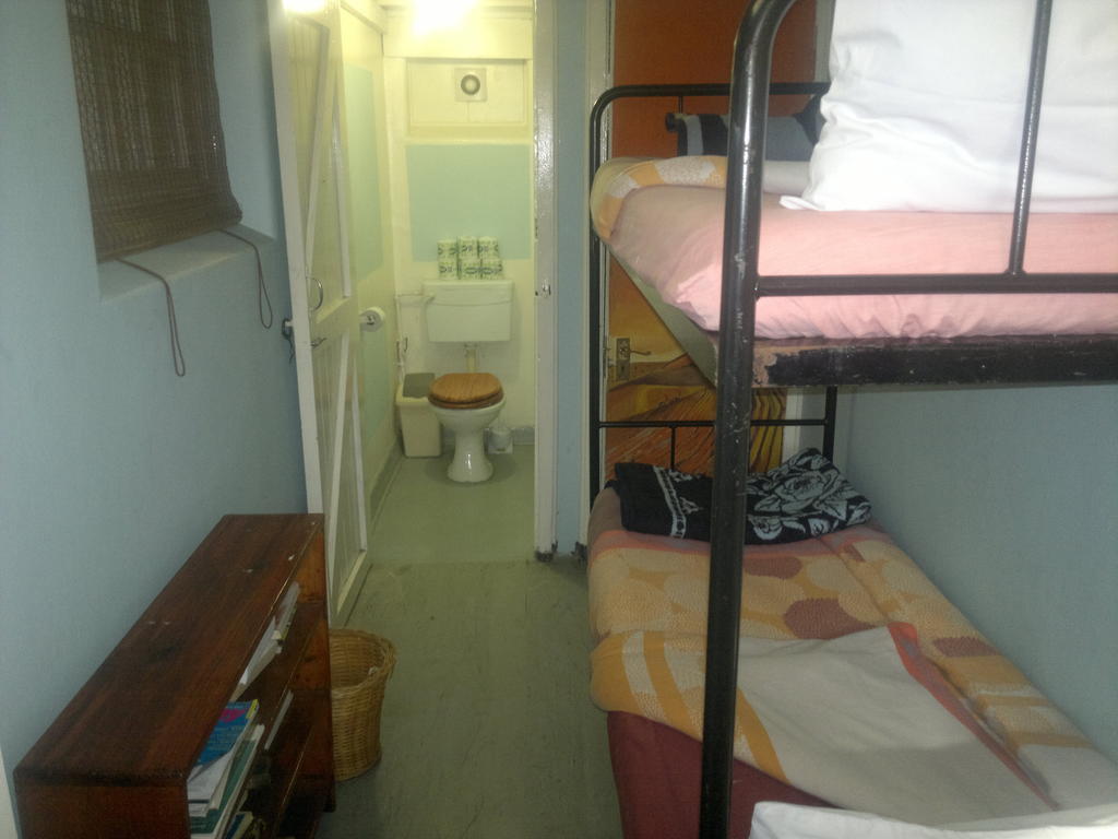 ริเวอร์ลอดจ์แบคแพคเกอร์ Hostel เคปทาวน์ ภายนอก รูปภาพ