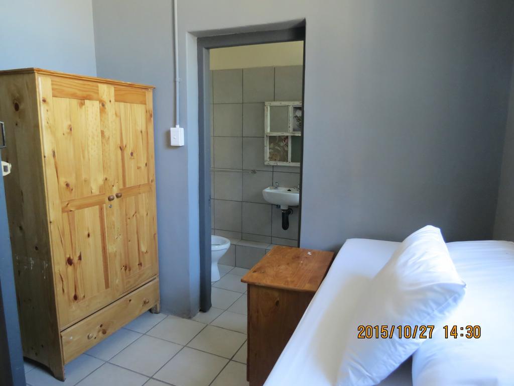 ริเวอร์ลอดจ์แบคแพคเกอร์ Hostel เคปทาวน์ ภายนอก รูปภาพ