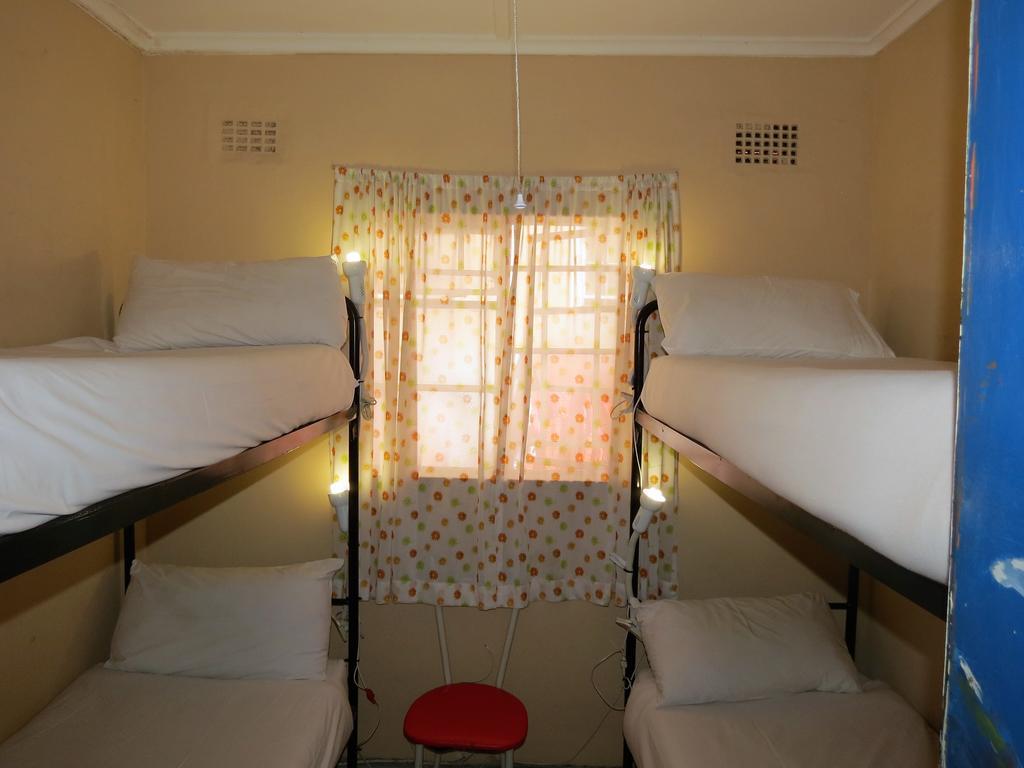 ริเวอร์ลอดจ์แบคแพคเกอร์ Hostel เคปทาวน์ ภายนอก รูปภาพ
