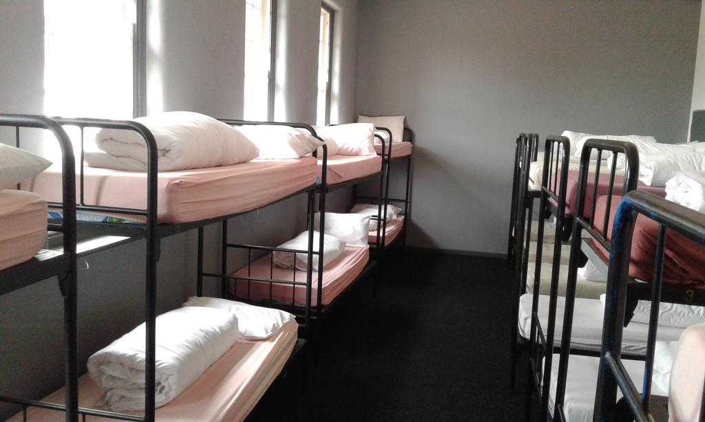 ริเวอร์ลอดจ์แบคแพคเกอร์ Hostel เคปทาวน์ ภายนอก รูปภาพ