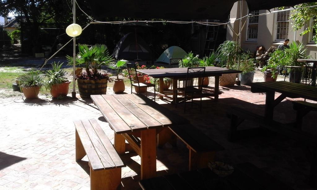 ริเวอร์ลอดจ์แบคแพคเกอร์ Hostel เคปทาวน์ ภายนอก รูปภาพ