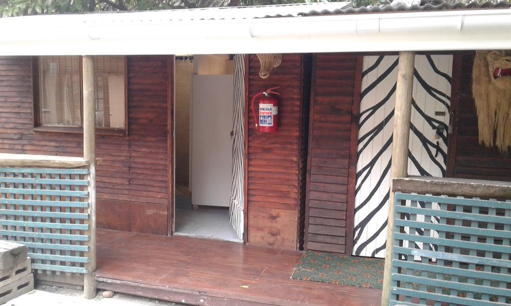 ริเวอร์ลอดจ์แบคแพคเกอร์ Hostel เคปทาวน์ ภายนอก รูปภาพ