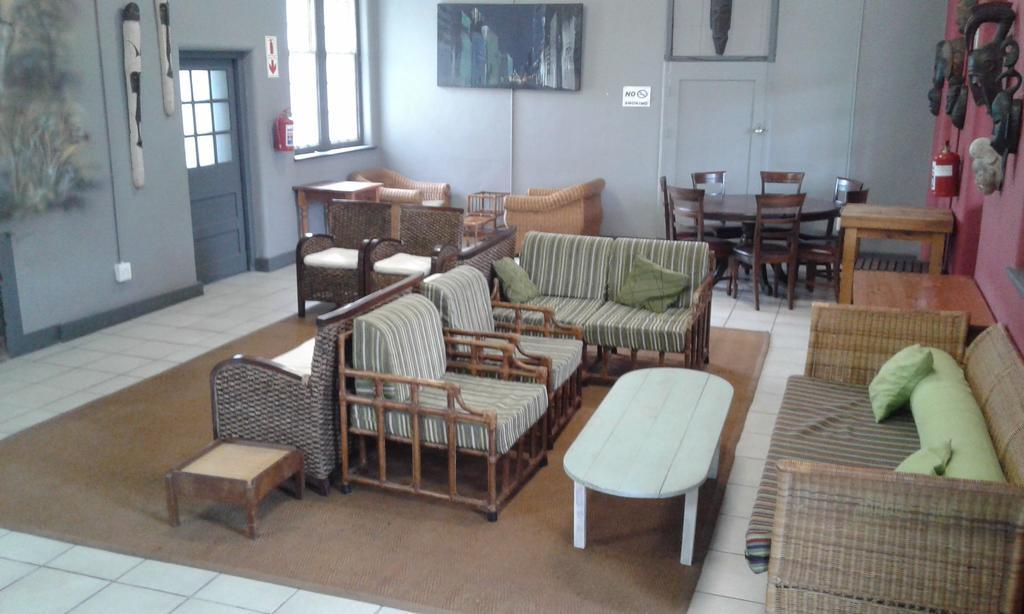 ริเวอร์ลอดจ์แบคแพคเกอร์ Hostel เคปทาวน์ ภายนอก รูปภาพ