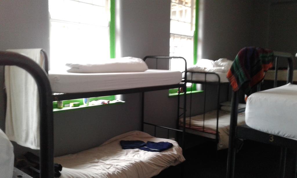 ริเวอร์ลอดจ์แบคแพคเกอร์ Hostel เคปทาวน์ ภายนอก รูปภาพ