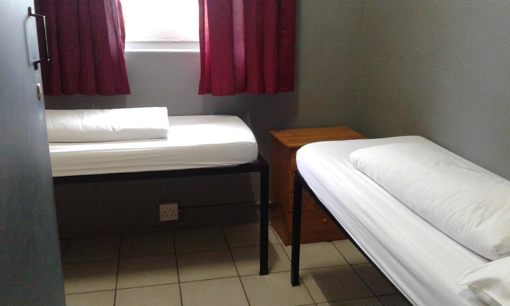 ริเวอร์ลอดจ์แบคแพคเกอร์ Hostel เคปทาวน์ ภายนอก รูปภาพ
