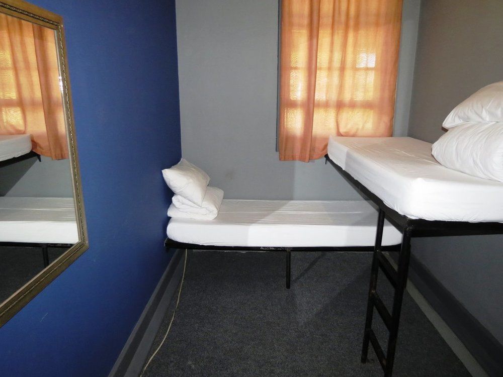 ริเวอร์ลอดจ์แบคแพคเกอร์ Hostel เคปทาวน์ ภายนอก รูปภาพ